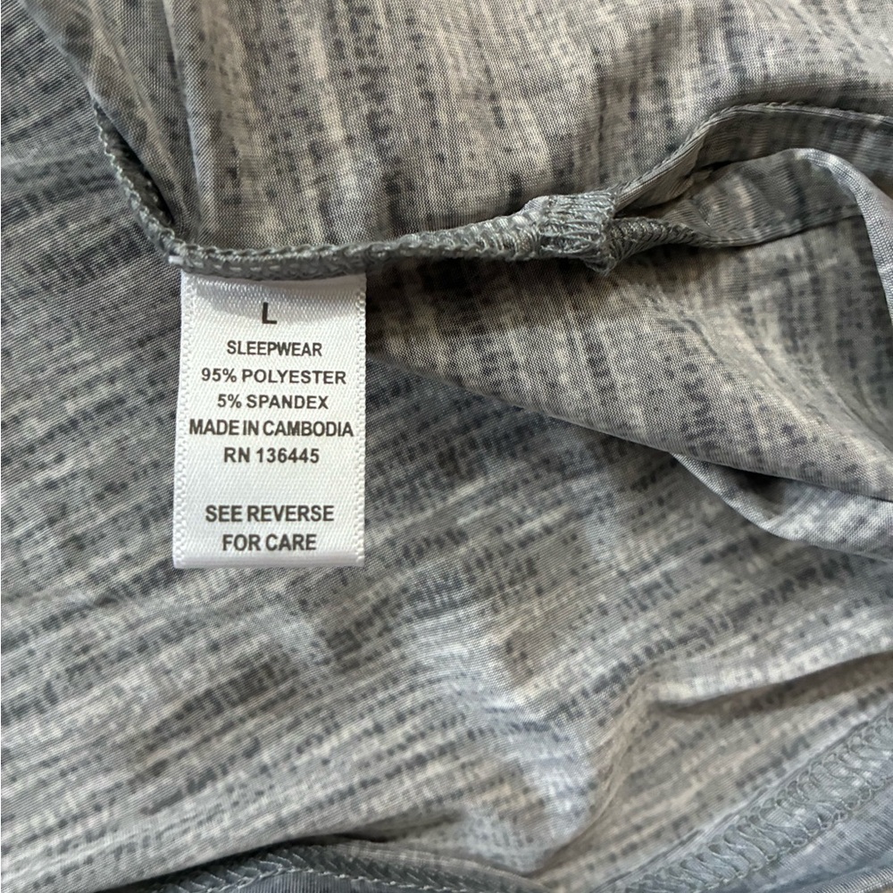 Hanes Gray Top with Leopard Print Pajama Cropped Pants PJ Set Size Large - Picture 5 of 6